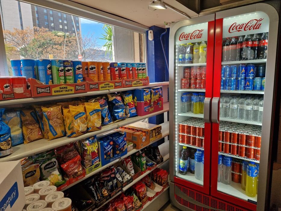 Images Un Xic de Tot: tabacs & quiosc