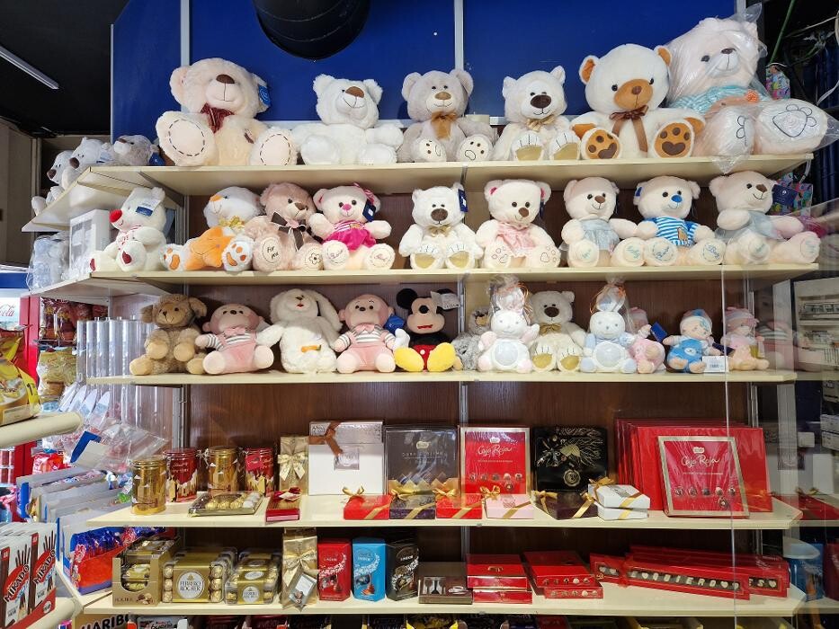 Images Un Xic de Tot: tabacs & quiosc