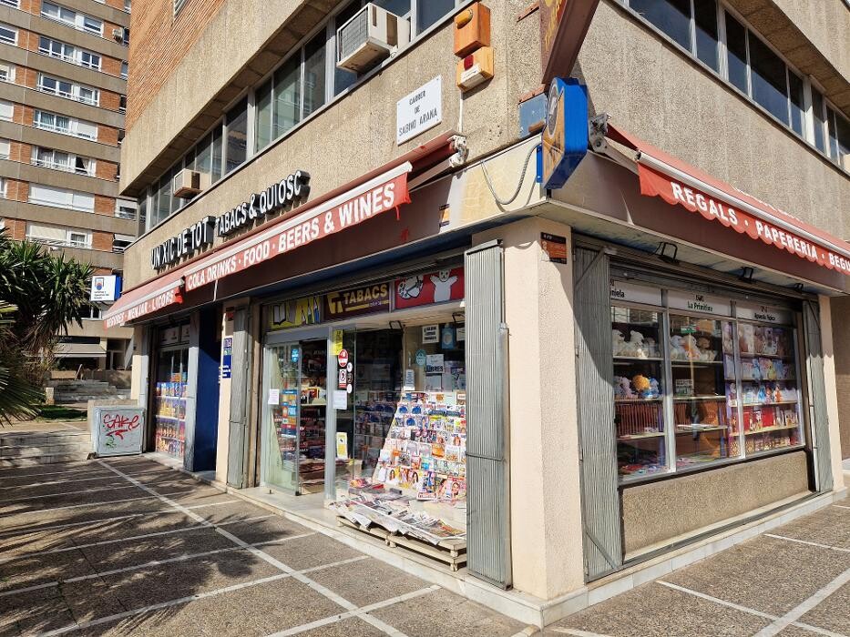 Images Un Xic de Tot: tabacs & quiosc