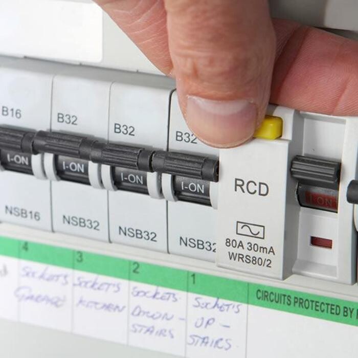 Images Ben Hayden - The Electricity Expert