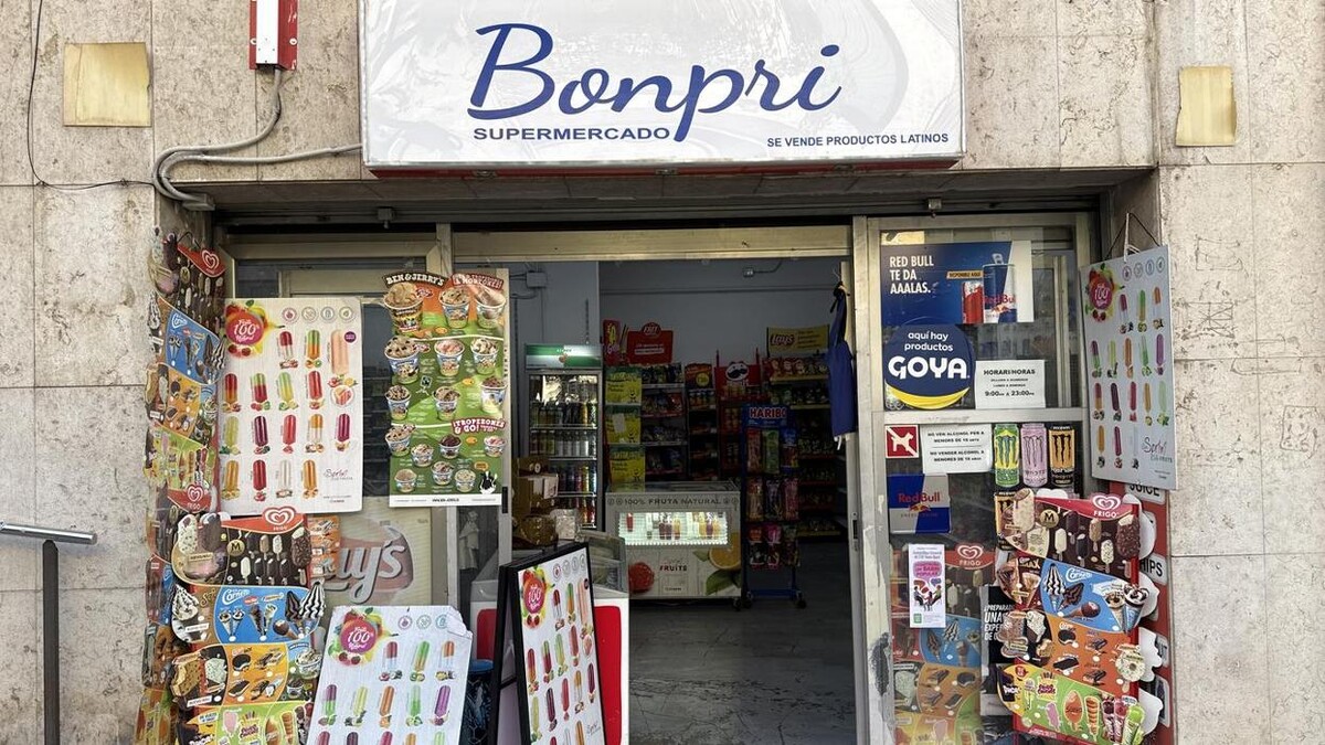 Images Luggage Storage near Park Güell - Radical Storage