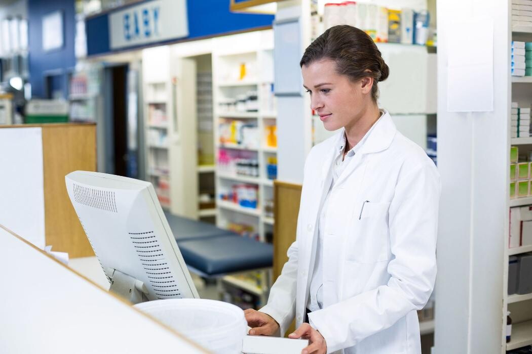Images Farmacia Doncel, farmacia barrio Goya Madrid. Parafarmacia