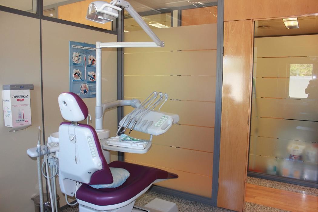 Images Dental Attitude. Clínica dental Dr. Santiago