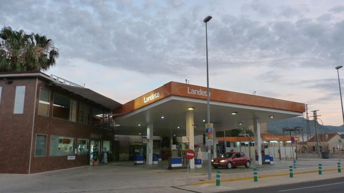 Images Gasolinera Landete