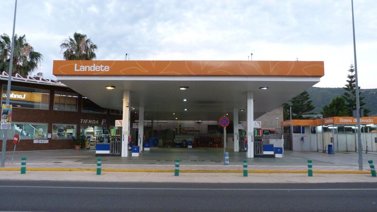 Images Gasolinera Landete