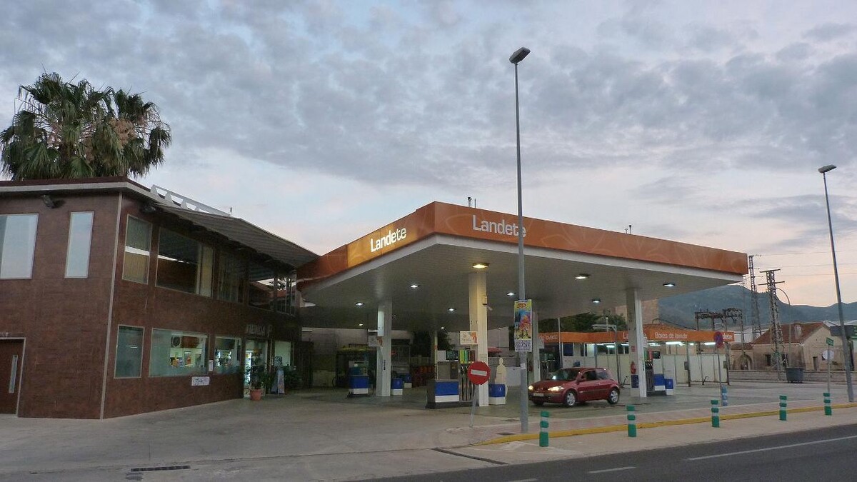 Images Gasolinera Landete