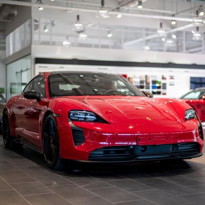 Images Porsche Center Turku