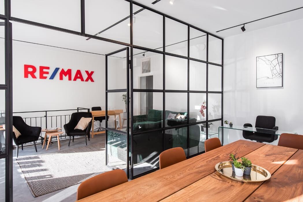 Images RE/MAX Strand