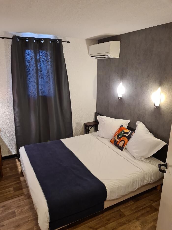 Images Hôtel L'Etoile Aéroport - A61