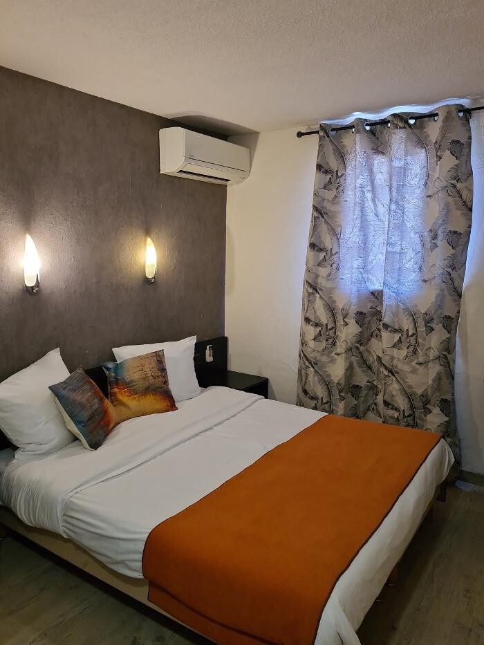 Images Hôtel L'Etoile Aéroport - A61