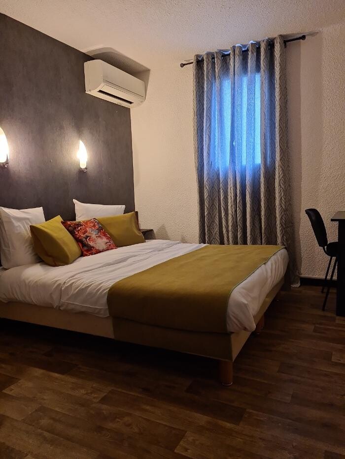 Images Hôtel L'Etoile Aéroport - A61