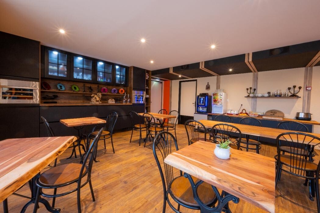 Images Hôtel L'Etoile Aéroport - A61