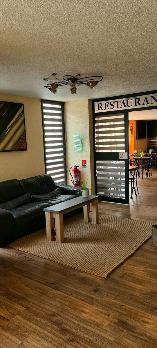 Images Hôtel L'Etoile Aéroport - A61