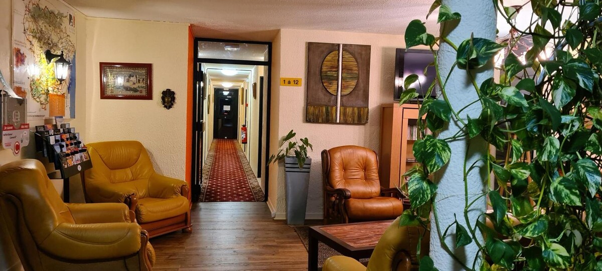 Images Hôtel L'Etoile Aéroport - A61