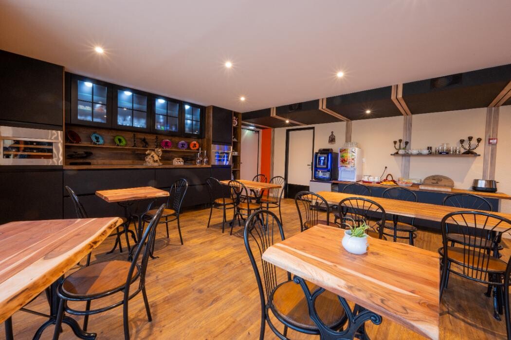 Images Hôtel L'Etoile Aéroport - A61