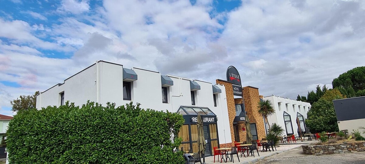 Images Hôtel L'Etoile Aéroport - A61