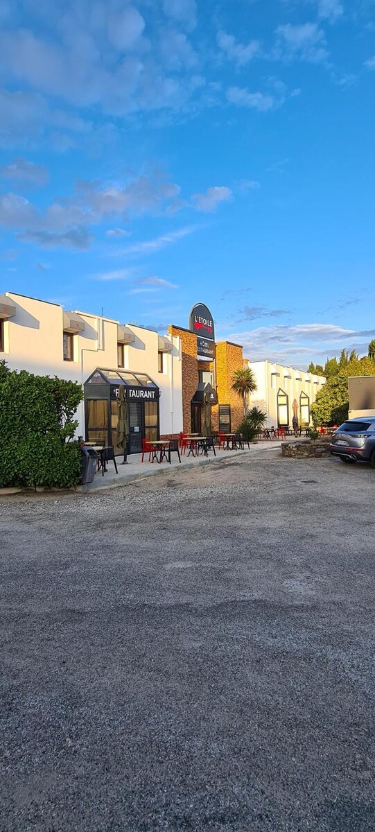 Images Hôtel L'Etoile Aéroport - A61