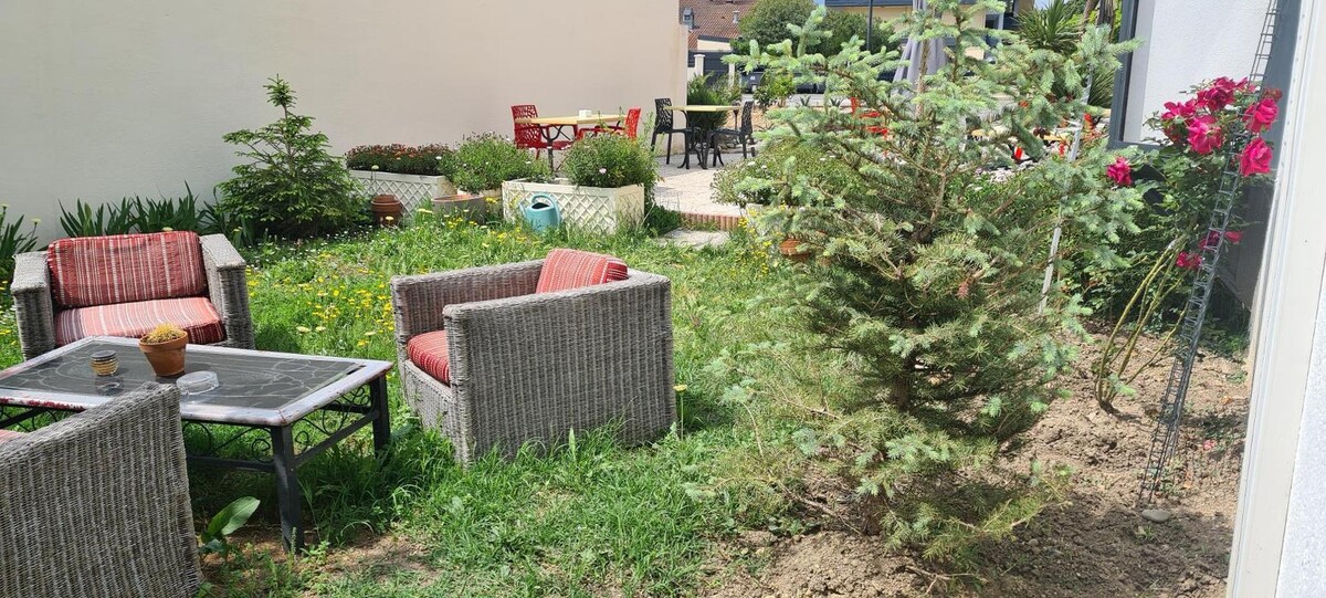 Images Hôtel L'Etoile Aéroport - A61