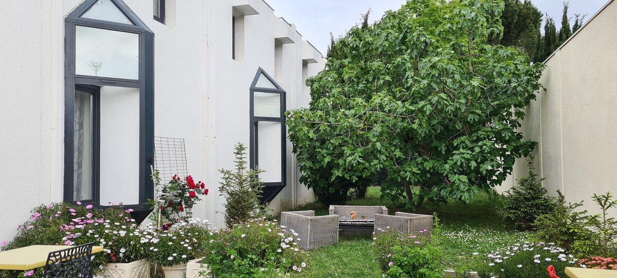 Images Hôtel L'Etoile Aéroport - A61