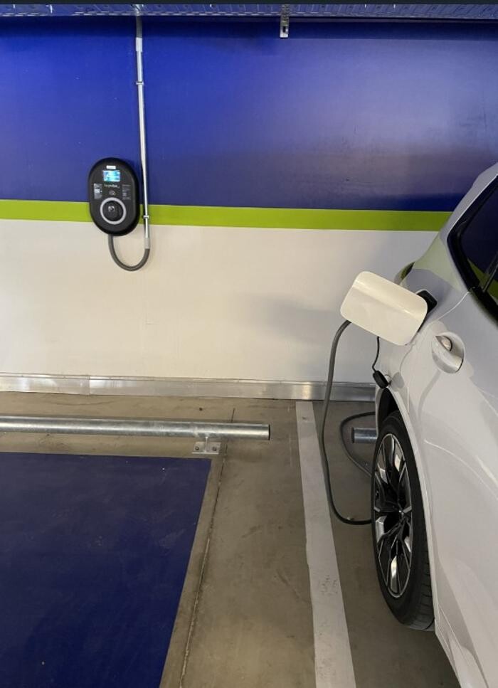 Images bp pulse Charging Station