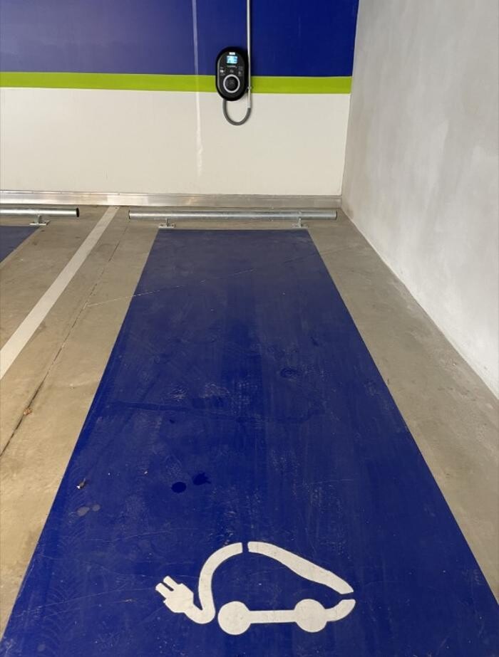 Images bp pulse Charging Station