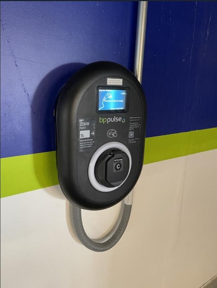 Images bp pulse Charging Station