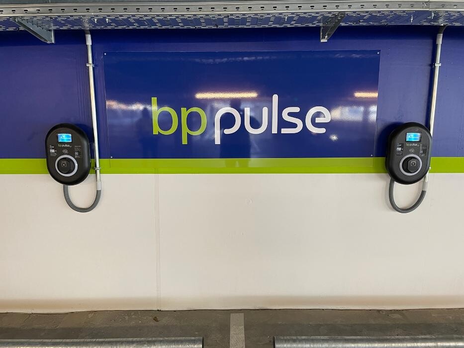 Images bp pulse Charging Station