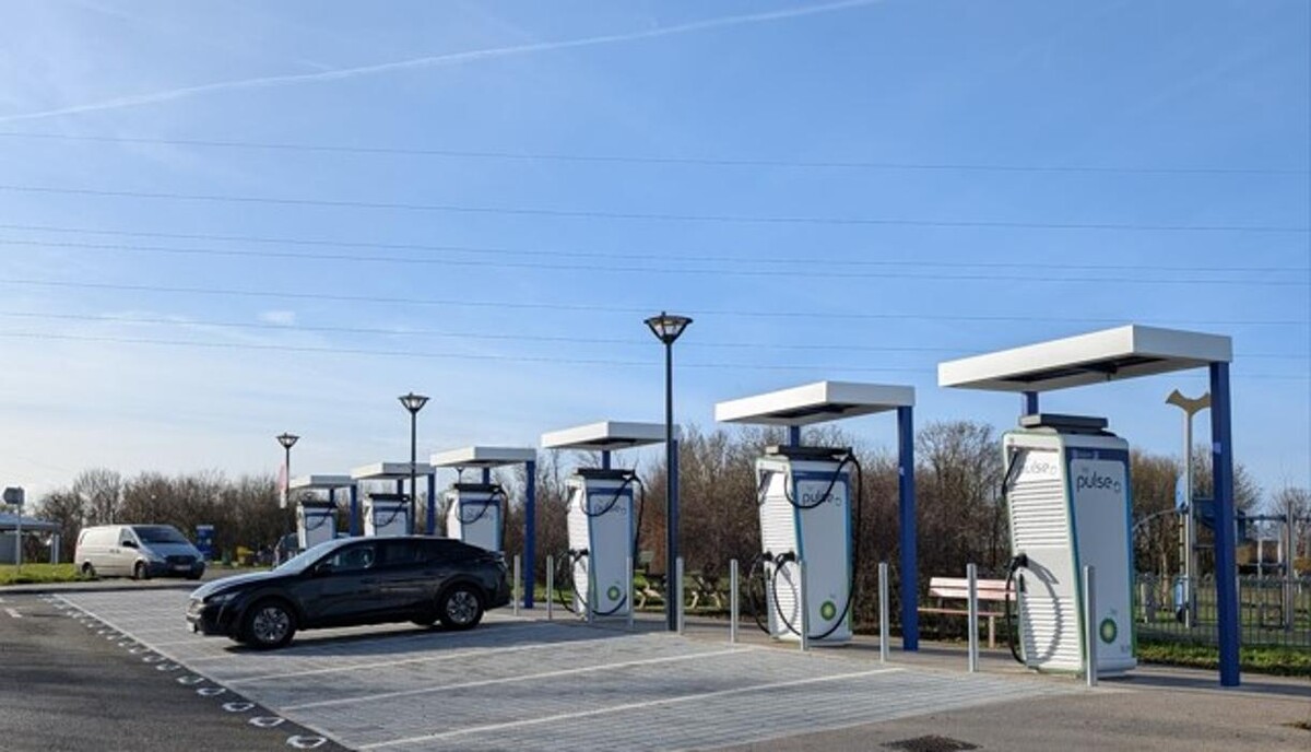 Images bp pulse Charging Station