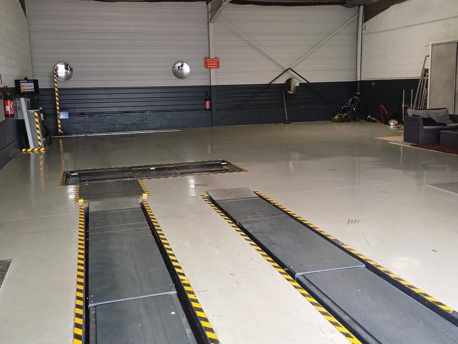 Images Centre contrôle technique DEKRA PERSAN