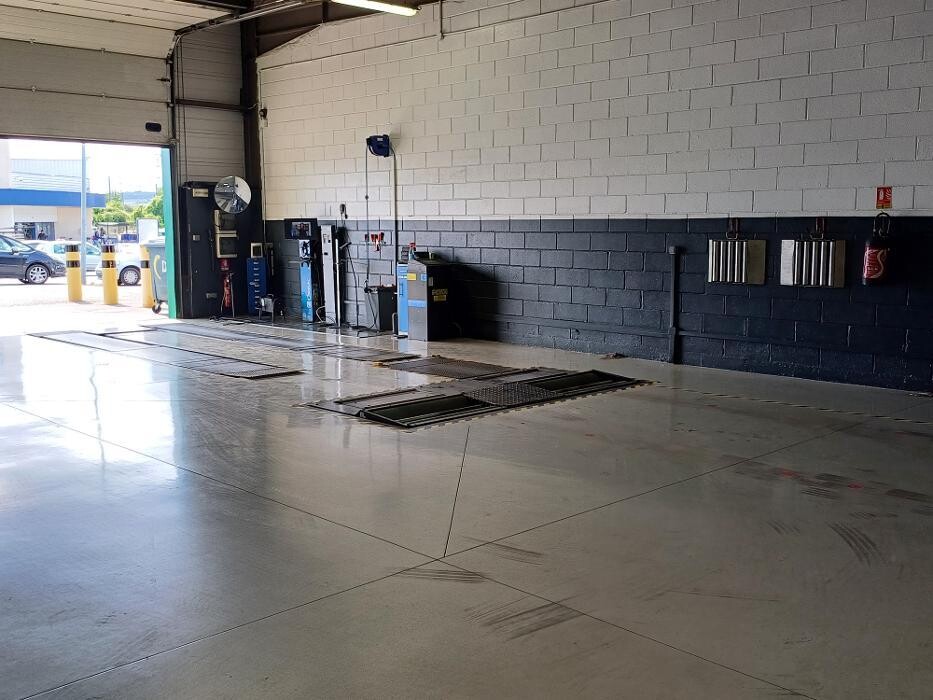 Images Centre contrôle technique DEKRA PERSAN