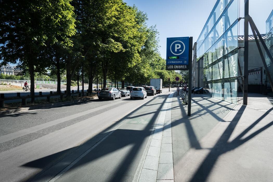 Images Saemes Parking Quai branly-Tour Eiffel