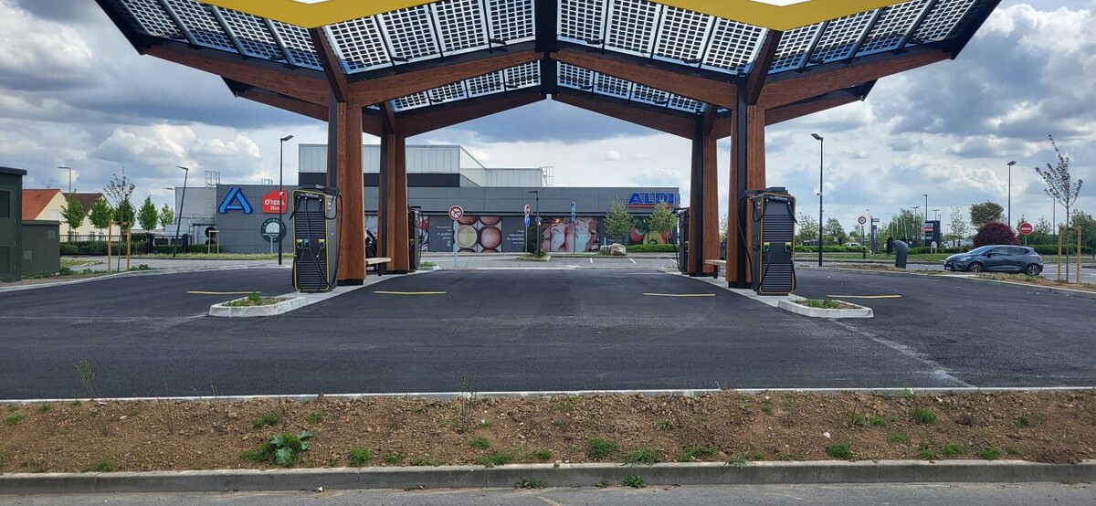 Images Fastned Charging Station