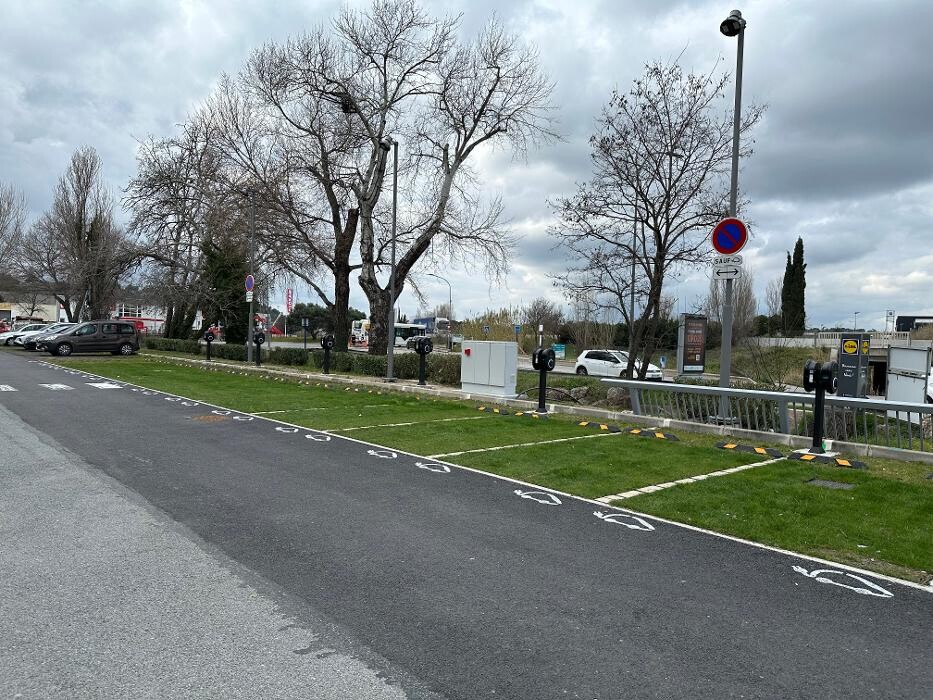 Images bp pulse Charging Station