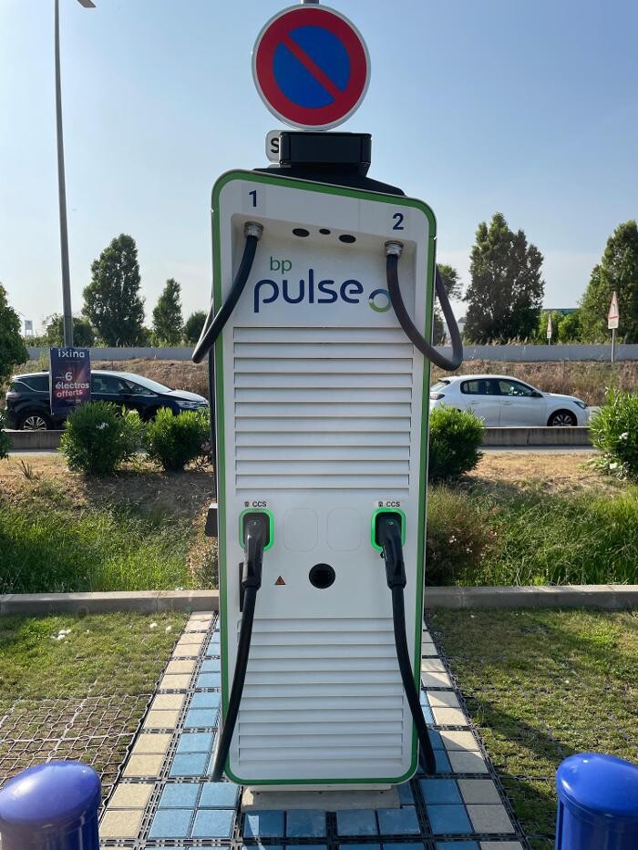 Images bp pulse Charging Station