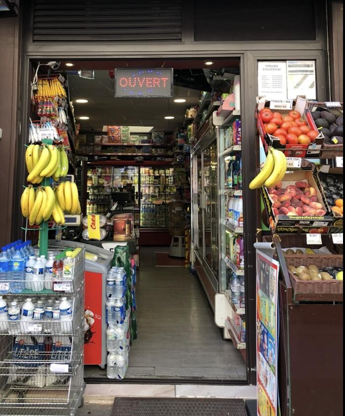 Images Hôtel De Ville Luggage Storage - Radical Storage