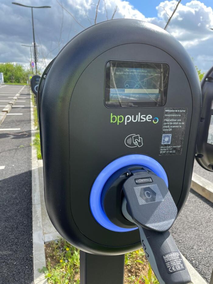 Images bp pulse Charging Station