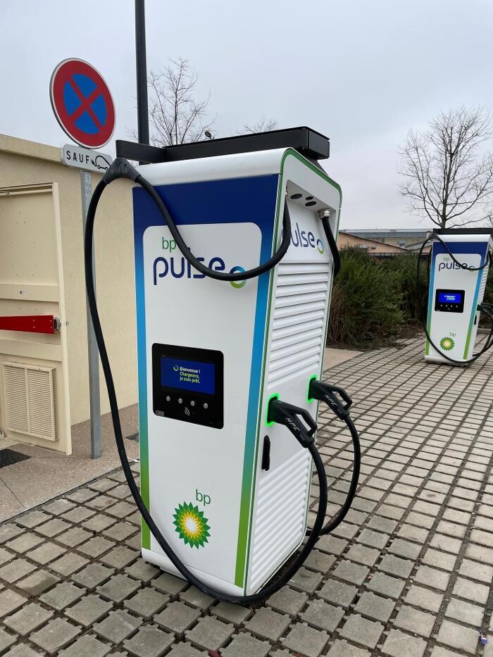 Images bp pulse Charging Station
