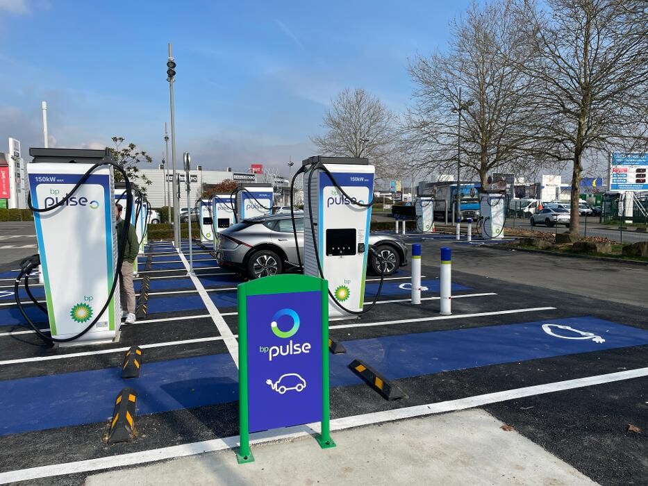 Images bp pulse Charging Station