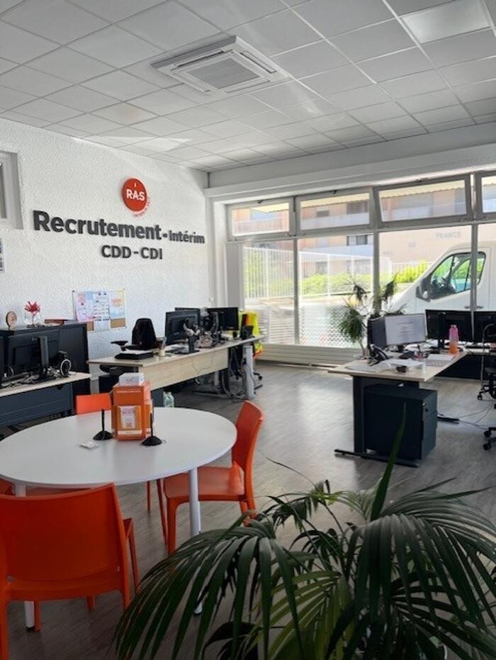 Images R.A.S Intérim Melun