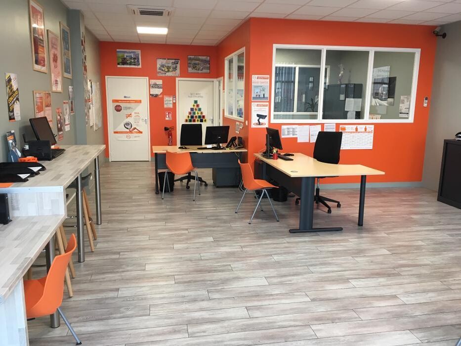 Images R.A.S Intérim Poitiers