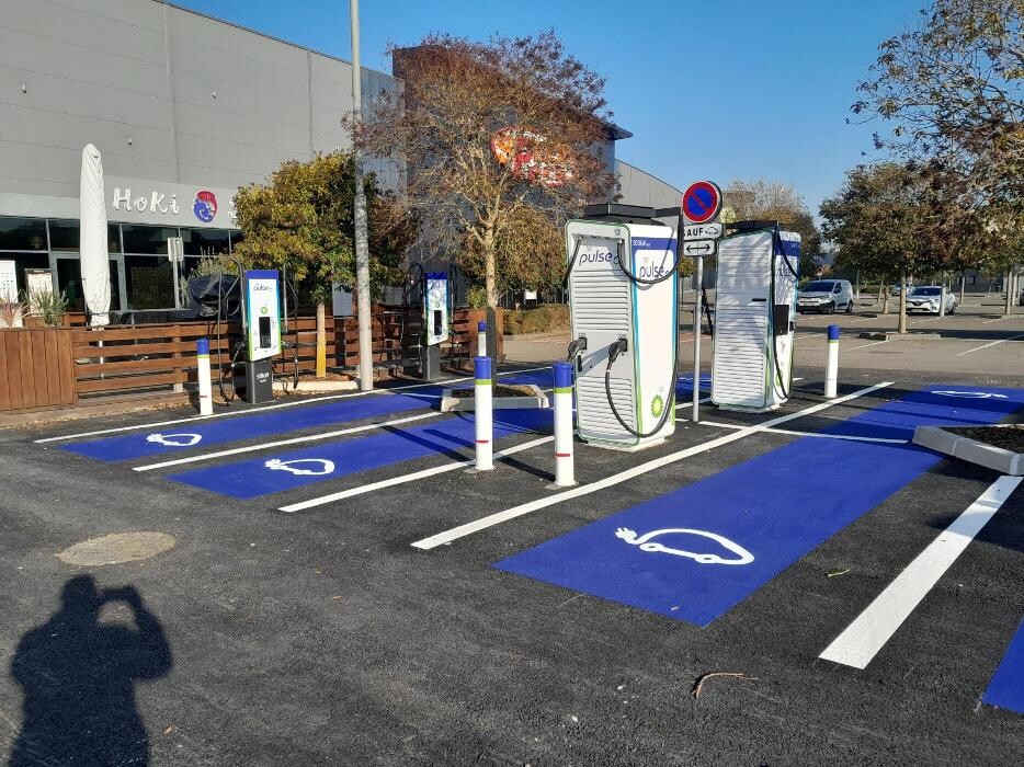 Images bp pulse Charging Station