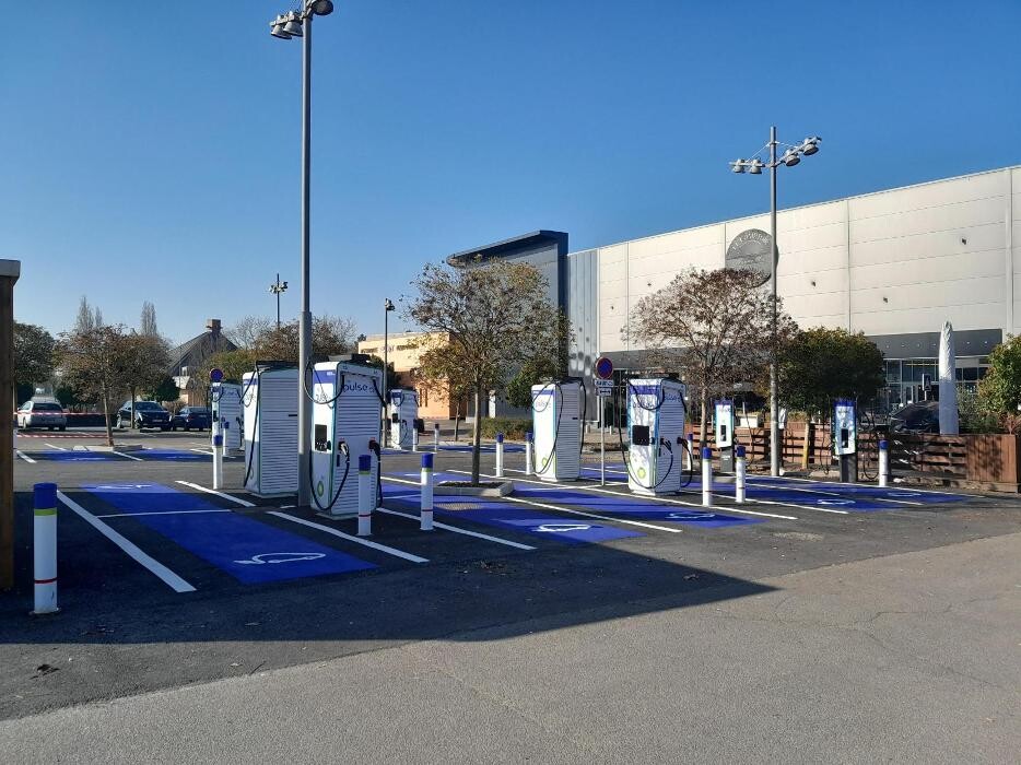 Images bp pulse Charging Station
