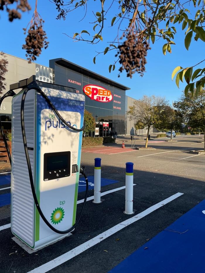Images bp pulse Charging Station