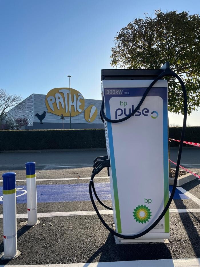 Images bp pulse Charging Station
