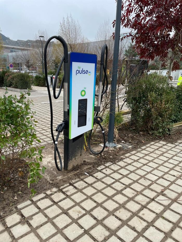 Images bp pulse Charging Station