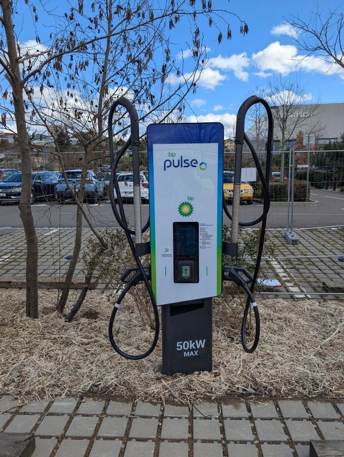 Images bp pulse Charging Station