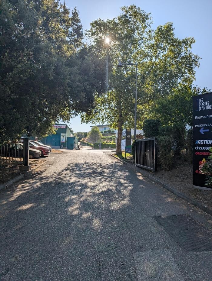 Images bp pulse Charging Station