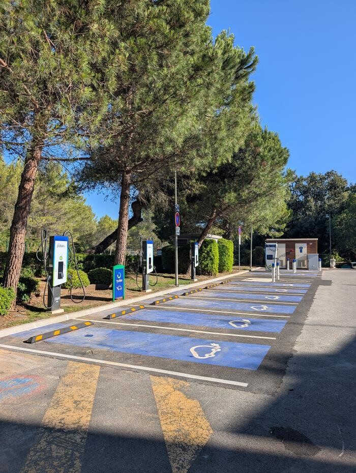 Images bp pulse Charging Station