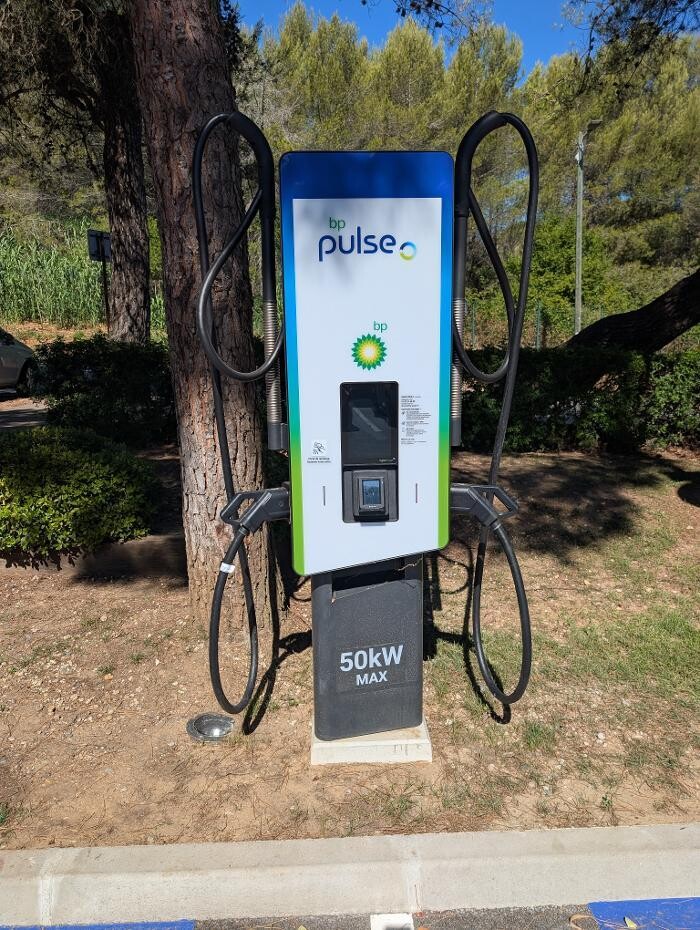 Images bp pulse Charging Station