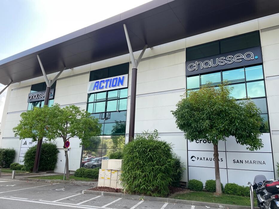 Images bp pulse Charging Station